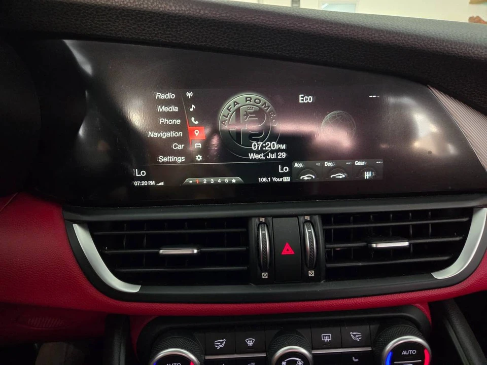2018 Alfa Romeo Giulia - Image 19 of 22
