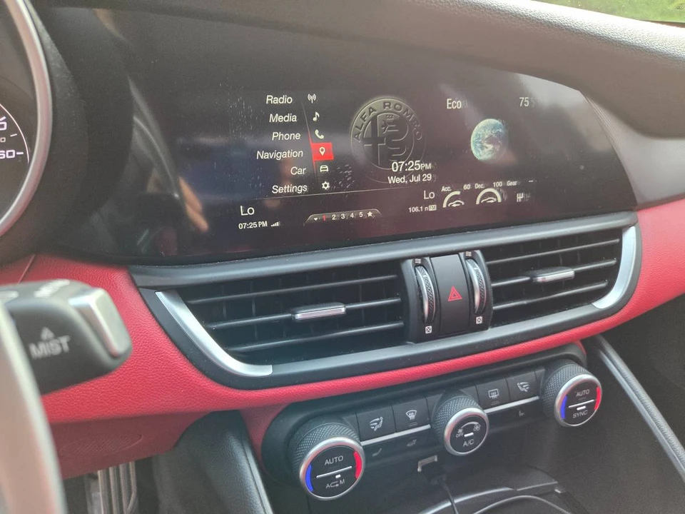 2018 Alfa Romeo Giulia - Image 22 of 22