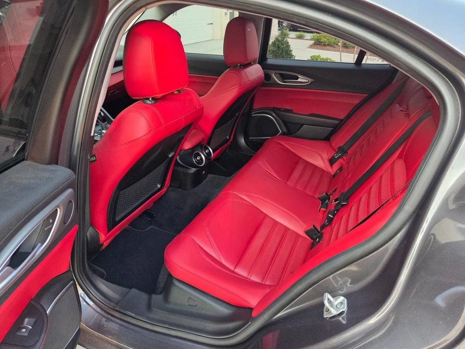 2018 Alfa Romeo Giulia - Image 11 of 22