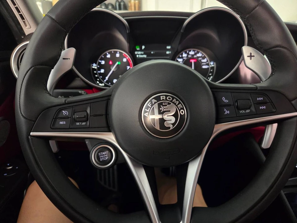 2018 Alfa Romeo Giulia - Image 14 of 22