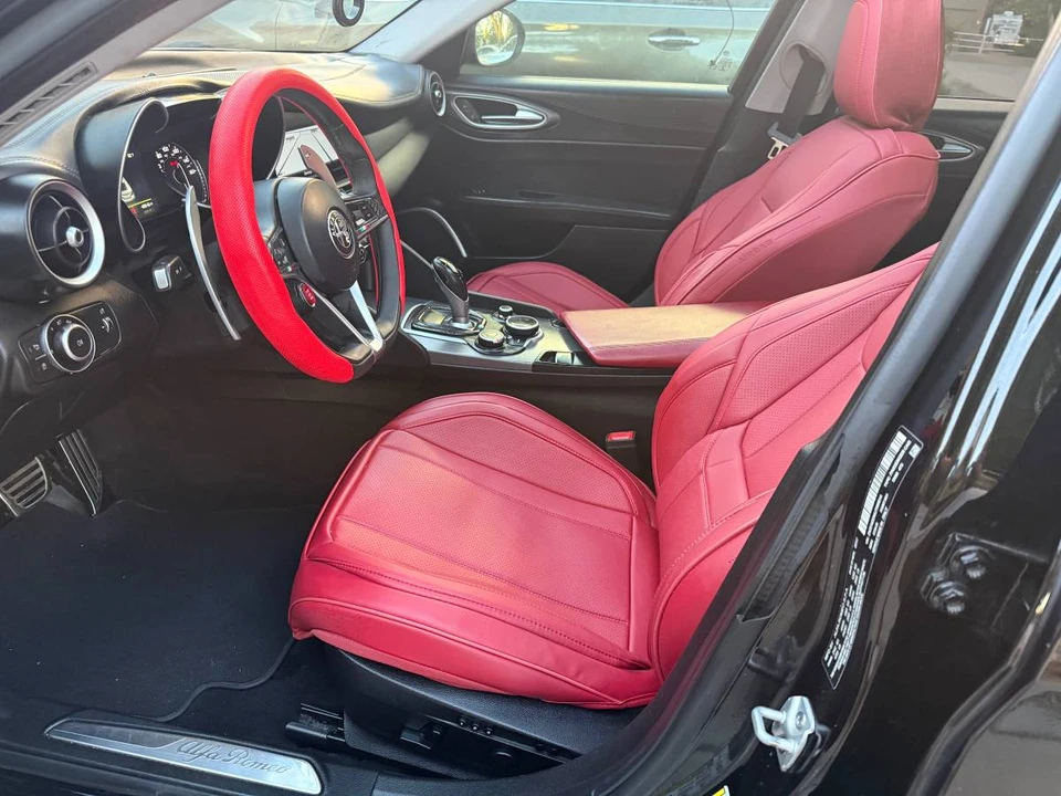 2018 Alfa Romeo Giulia - Image 13 of 21