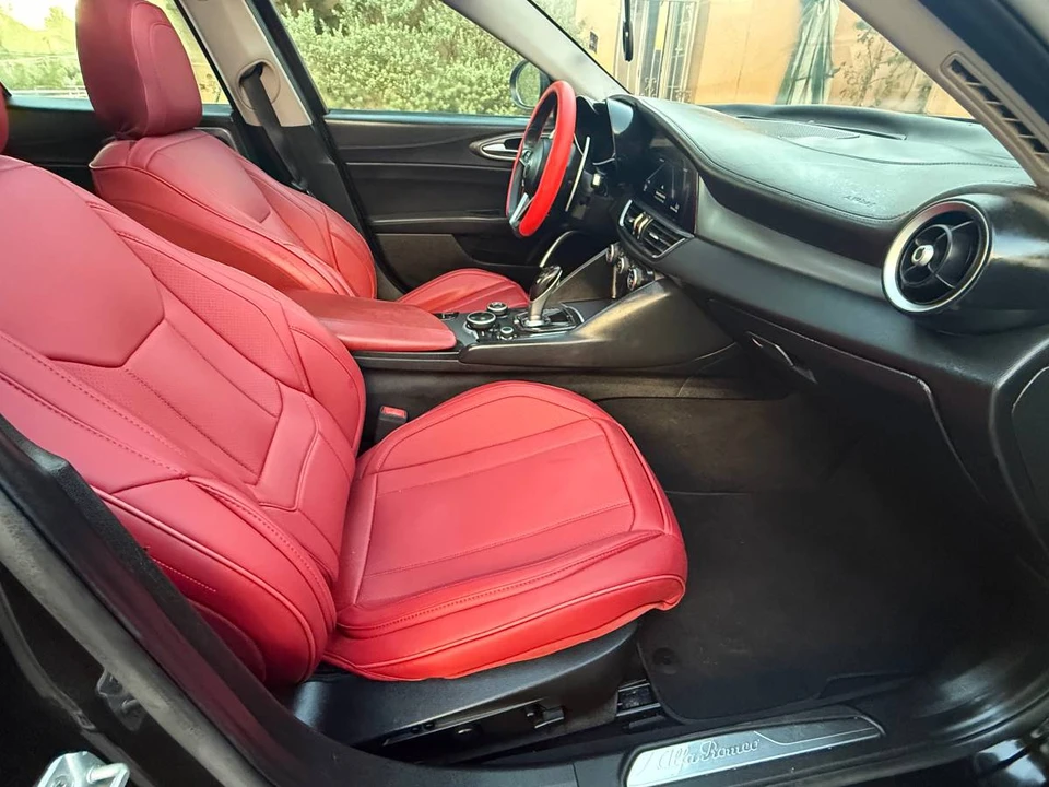 2018 Alfa Romeo Giulia - Image 14 of 21