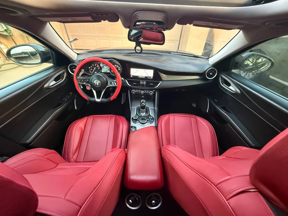 2018 Alfa Romeo Giulia - Image 11 of 21