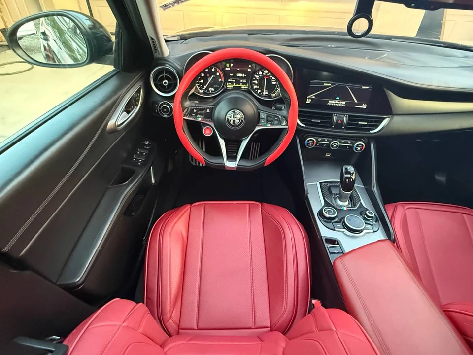 2018 Alfa Romeo Giulia - Image 12 of 21