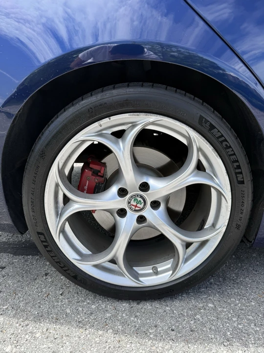 2018 Alfa Romeo Giulia - Image 10 of 23