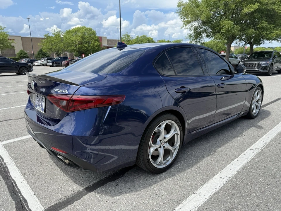 2018 Alfa Romeo Giulia - Image 15 of 23