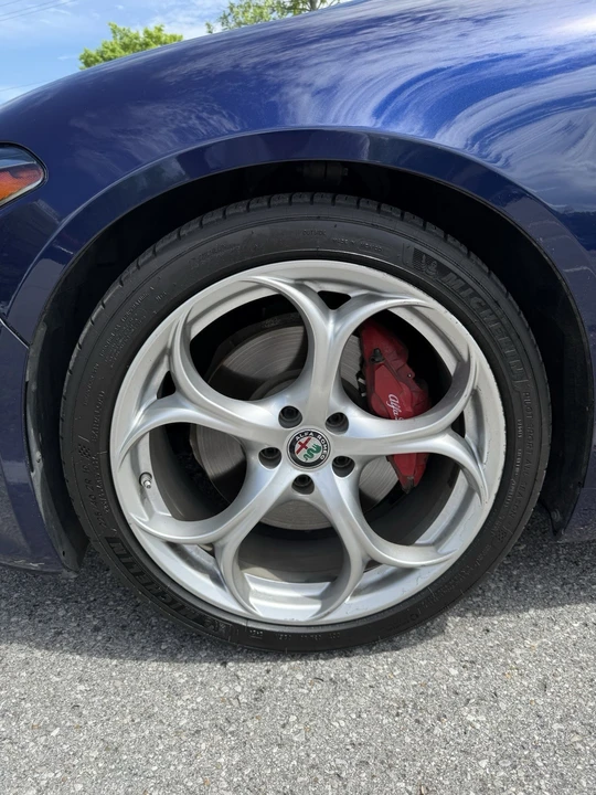 2018 Alfa Romeo Giulia - Image 12 of 23