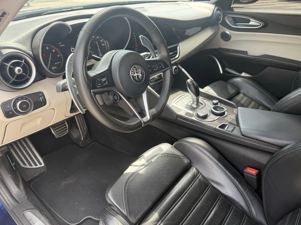 2018 Alfa Romeo Giulia - Image 22 of 23