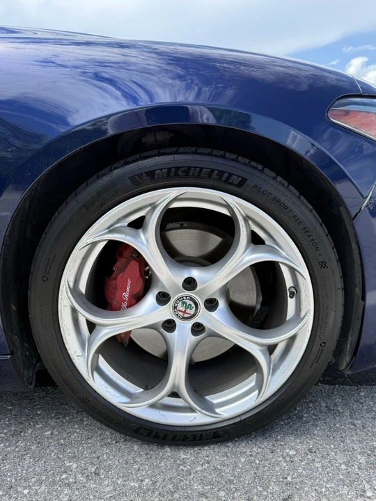 2018 Alfa Romeo Giulia - Image 13 of 23