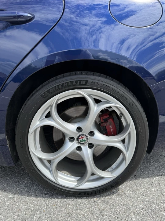 2018 Alfa Romeo Giulia - Image 11 of 23
