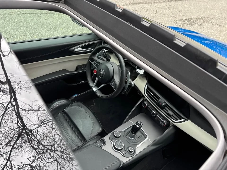 2018 Alfa Romeo Giulia - Image 5 of 10