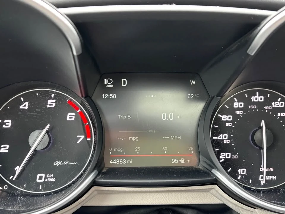 2018 Alfa Romeo Giulia - Image 9 of 10
