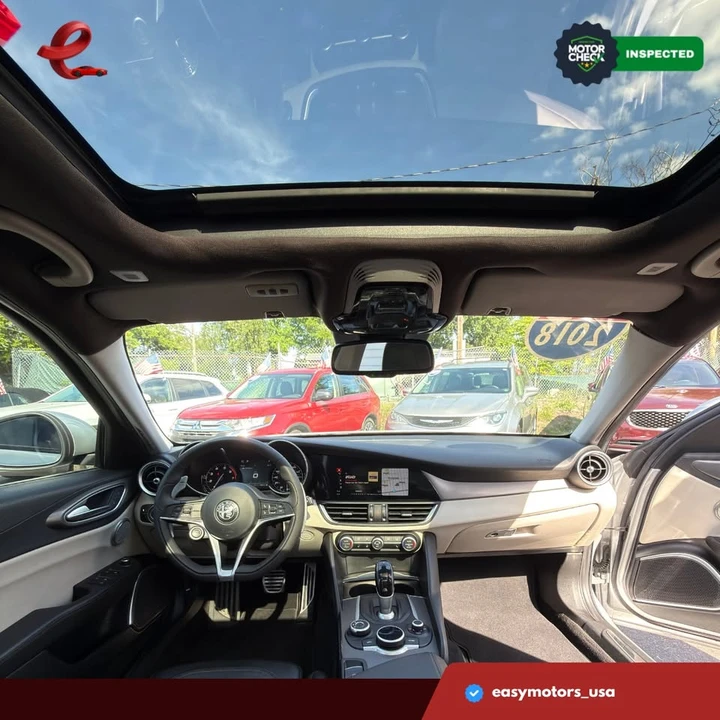 2018 Alfa Romeo Giulia - Image 12 of 18