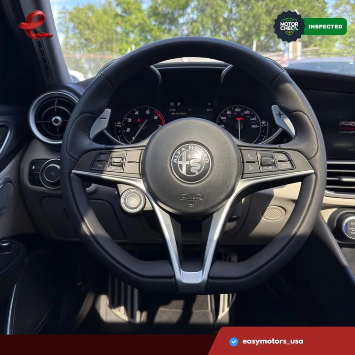 2018 Alfa Romeo Giulia - Image 13 of 18