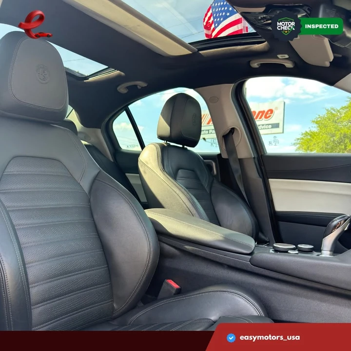 2018 Alfa Romeo Giulia - Image 16 of 18