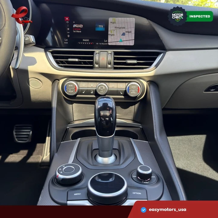 2018 Alfa Romeo Giulia - Image 14 of 18