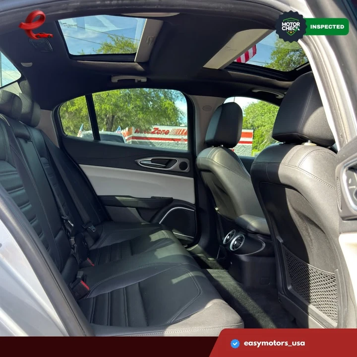 2018 Alfa Romeo Giulia - Image 17 of 18