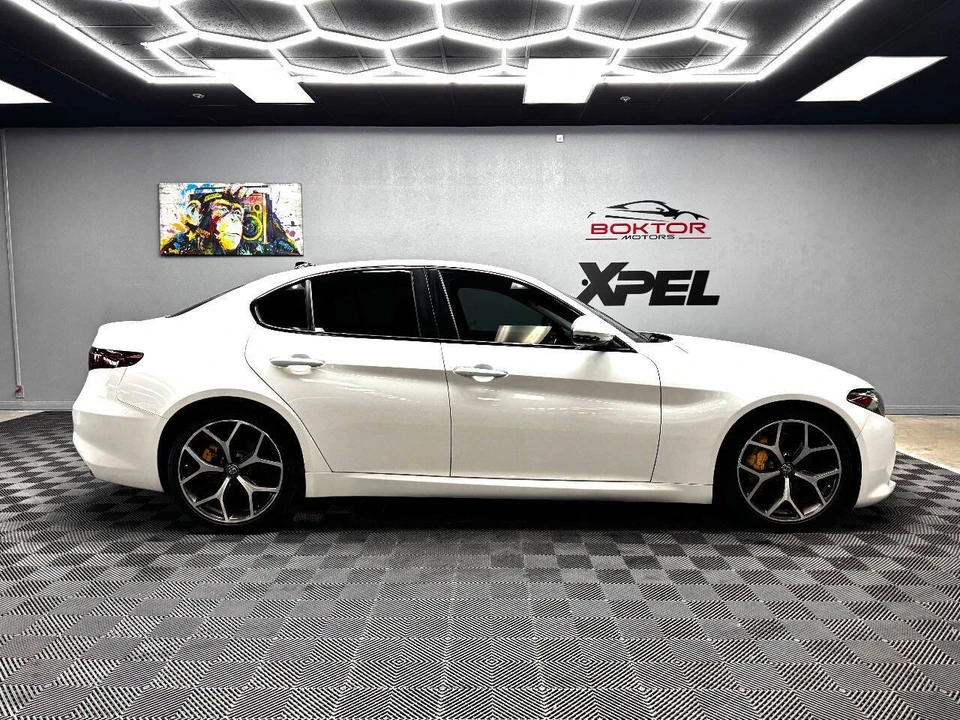 2018 Alfa Romeo Giulia - Image 14 of 21