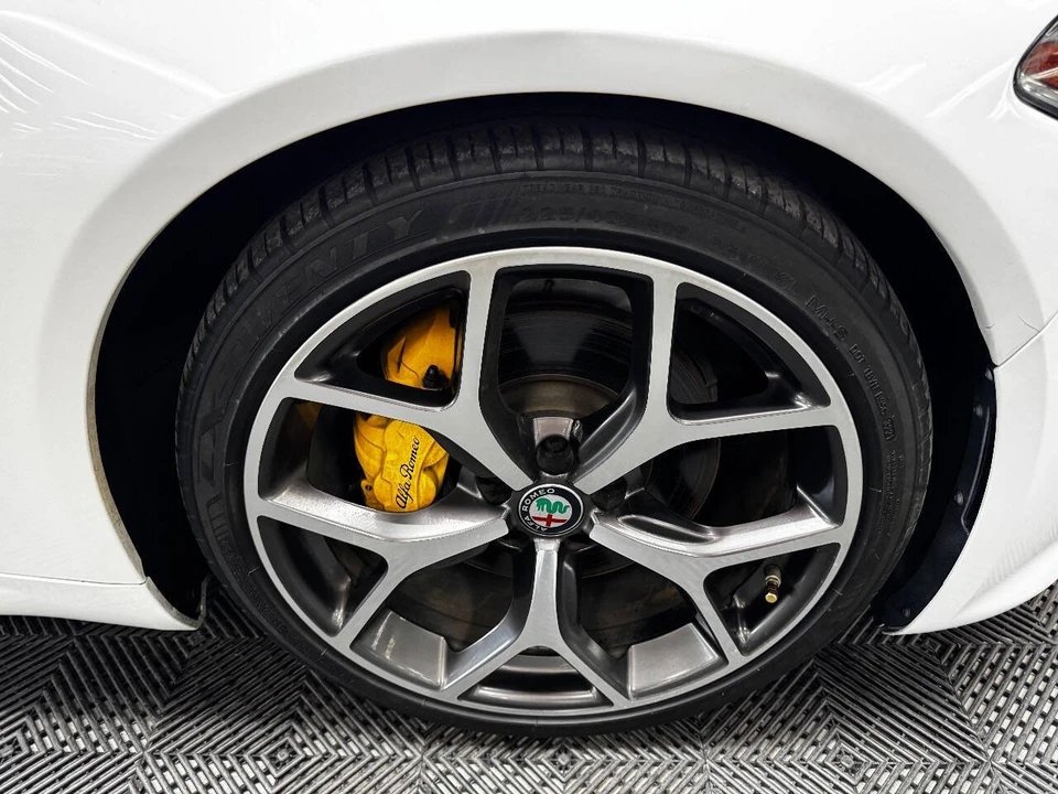2018 Alfa Romeo Giulia - Image 16 of 21