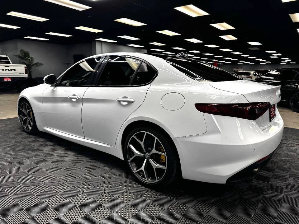 2018 Alfa Romeo Giulia - Image 8 of 21