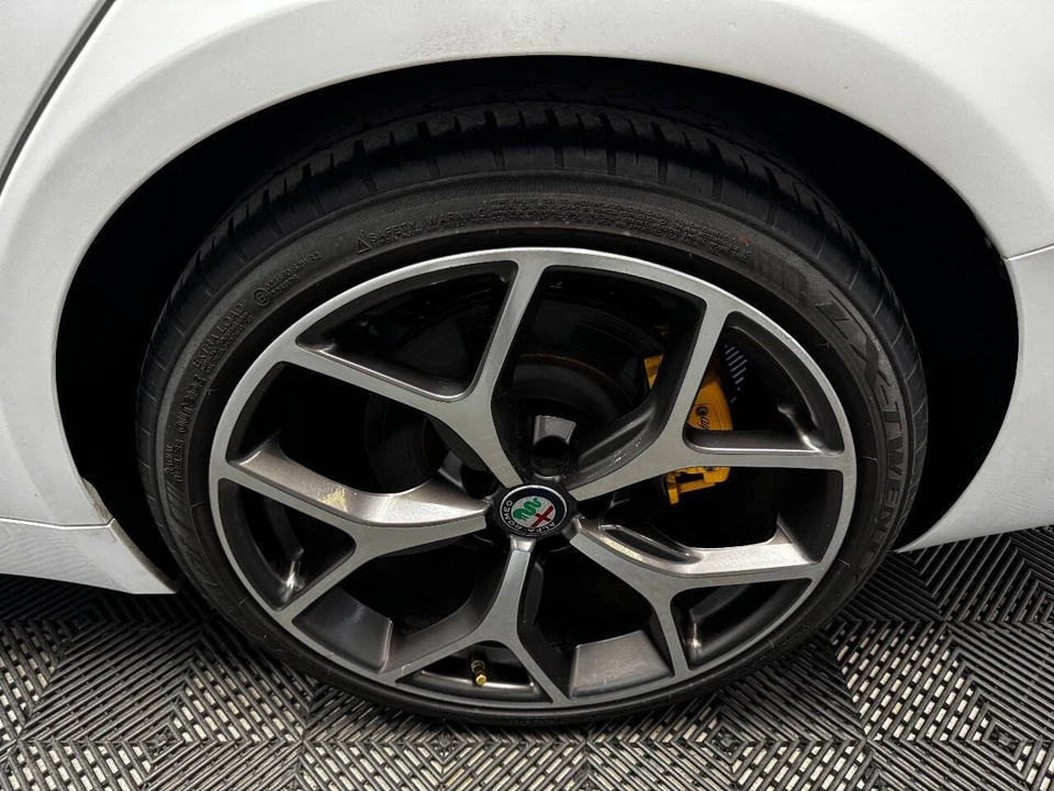 2018 Alfa Romeo Giulia - Image 18 of 21