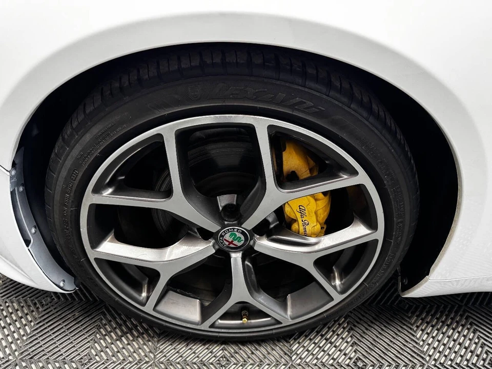 2018 Alfa Romeo Giulia - Image 19 of 21