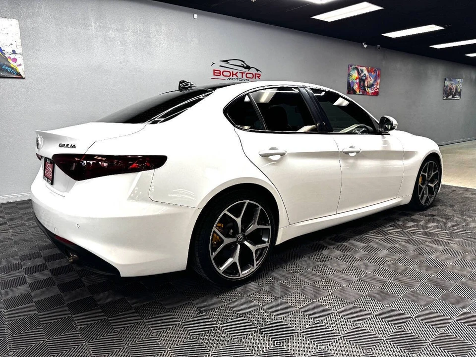2018 Alfa Romeo Giulia - Image 12 of 21
