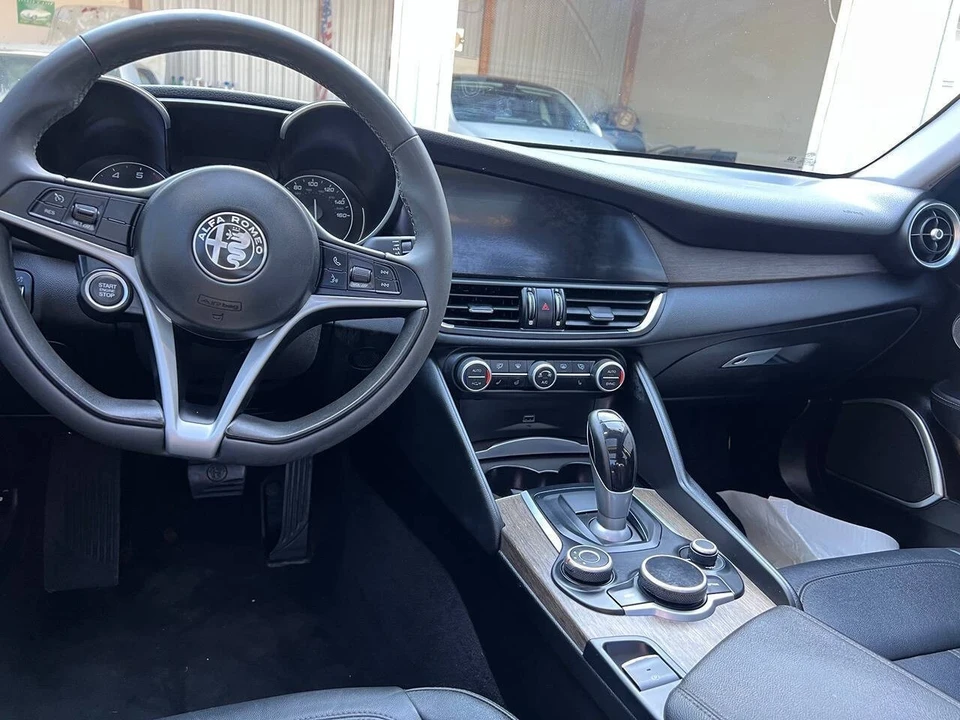 2018 Alfa Romeo Giulia - Image 9 of 12