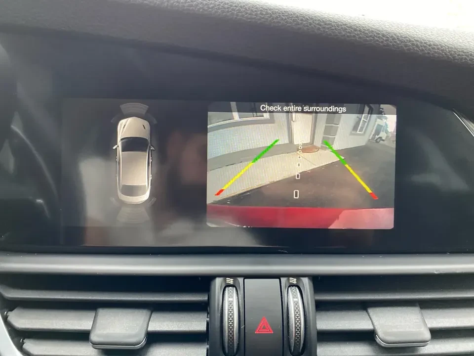 2018 Alfa Romeo Giulia - Image 16 of 19