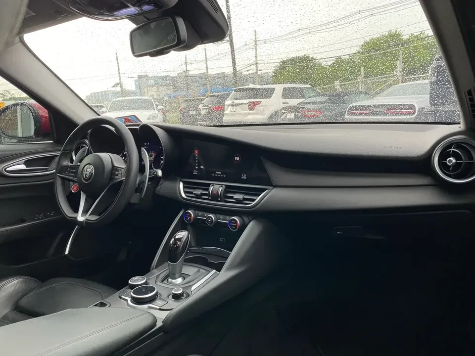 2018 Alfa Romeo Giulia - Image 10 of 19