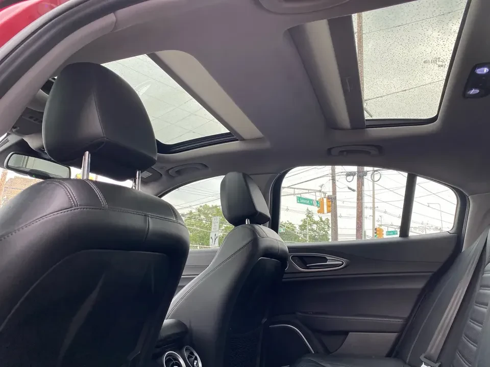 2018 Alfa Romeo Giulia - Image 8 of 19