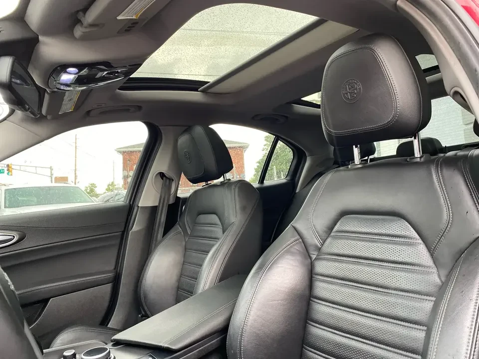2018 Alfa Romeo Giulia - Image 7 of 19