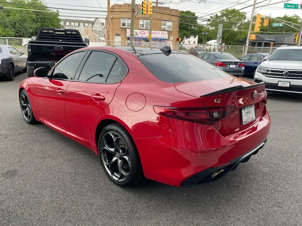 2018 Alfa Romeo Giulia - Image 5 of 19