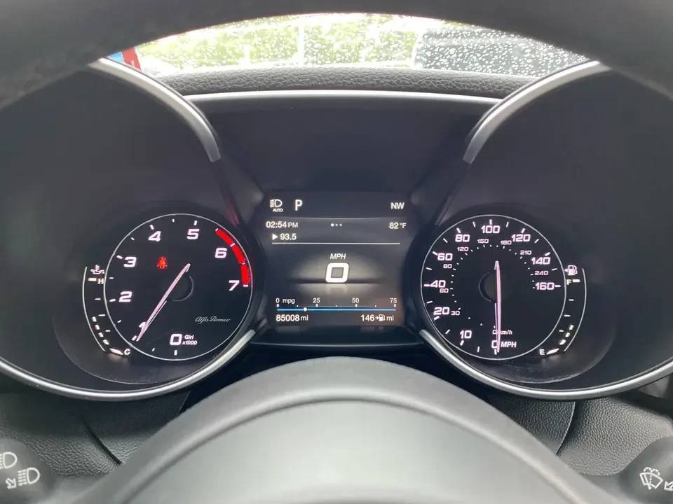 2018 Alfa Romeo Giulia - Image 13 of 19