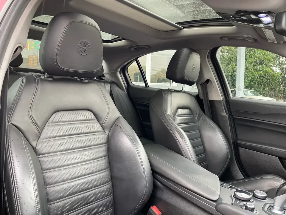 2018 Alfa Romeo Giulia - Image 11 of 19