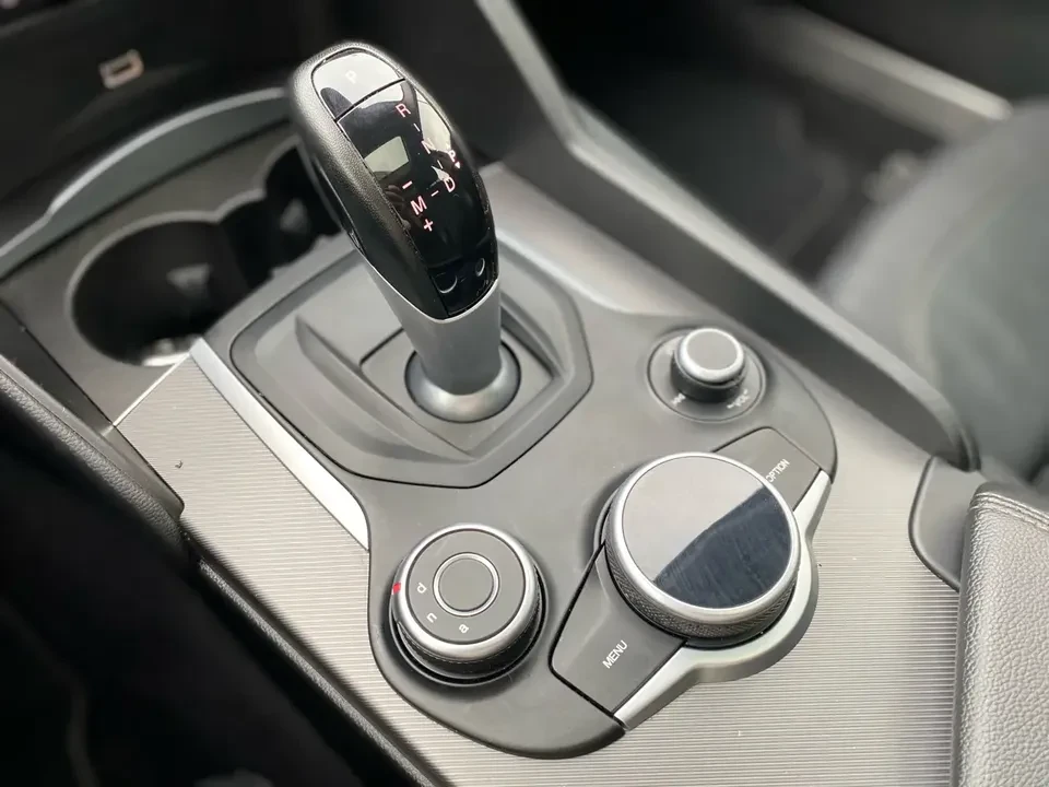 2018 Alfa Romeo Giulia - Image 14 of 19