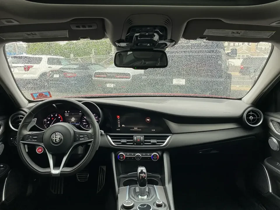 2018 Alfa Romeo Giulia - Image 18 of 19