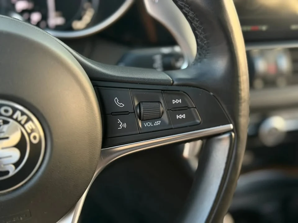 2018 Alfa Romeo Giulia - Image 15 of 20