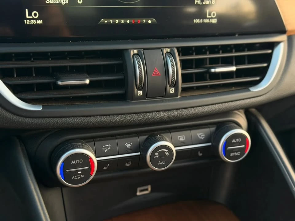 2018 Alfa Romeo Giulia - Image 17 of 20