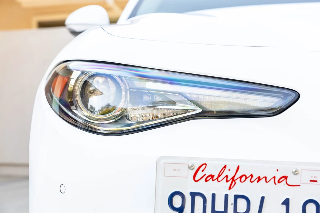 2018 Alfa Romeo Giulia - Image 21 of 31