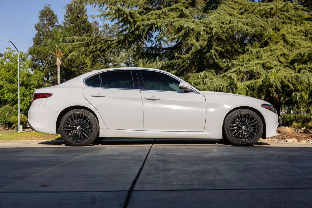 2018 Alfa Romeo Giulia - Image 9 of 31