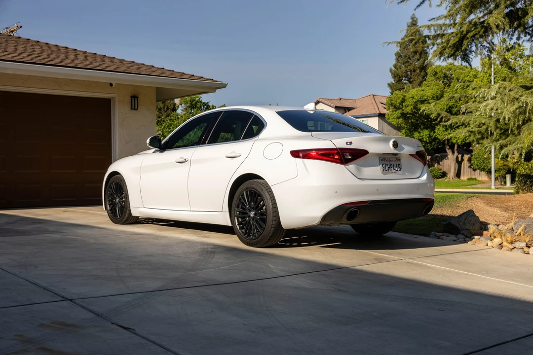 2018 Alfa Romeo Giulia - Image 7 of 31