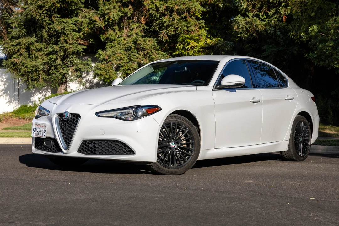 2018 Alfa Romeo Giulia - Image 2 of 31
