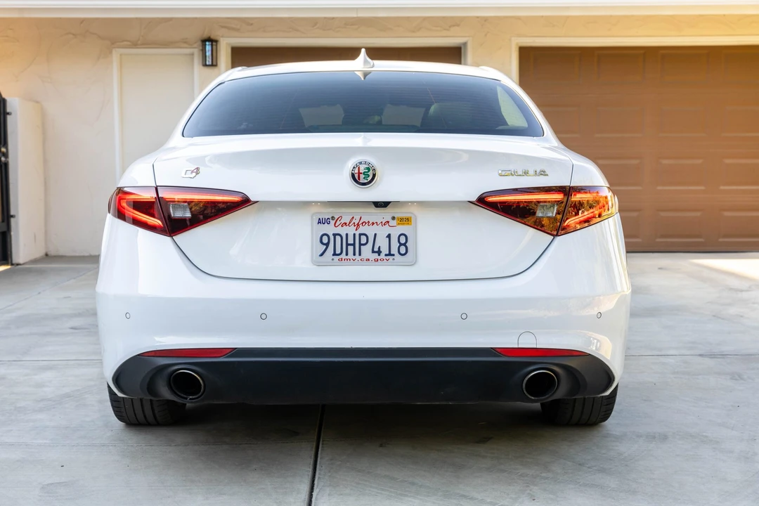 2018 Alfa Romeo Giulia - Image 16 of 31
