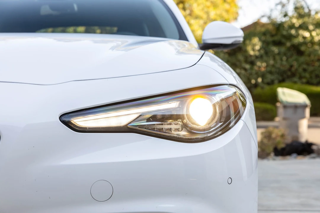 2018 Alfa Romeo Giulia - Image 24 of 31