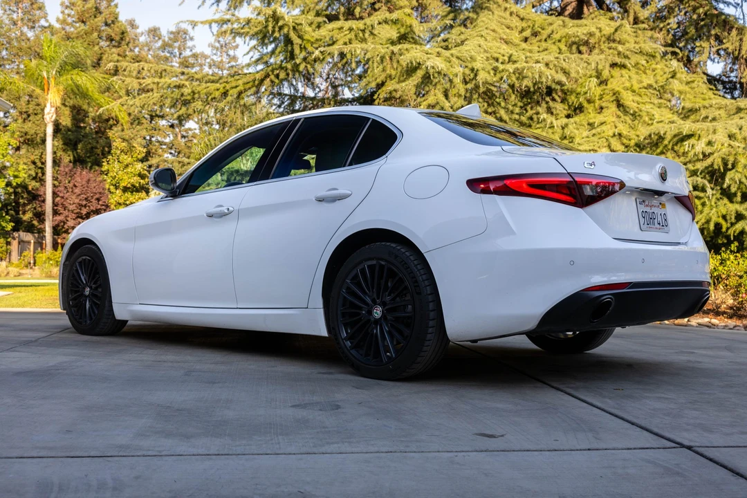2018 Alfa Romeo Giulia - Image 15 of 31