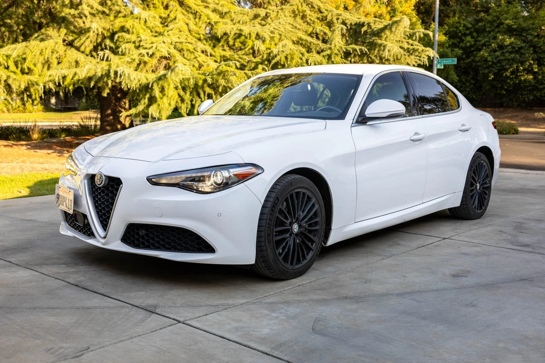 2018 Alfa Romeo Giulia - Image 11 of 31