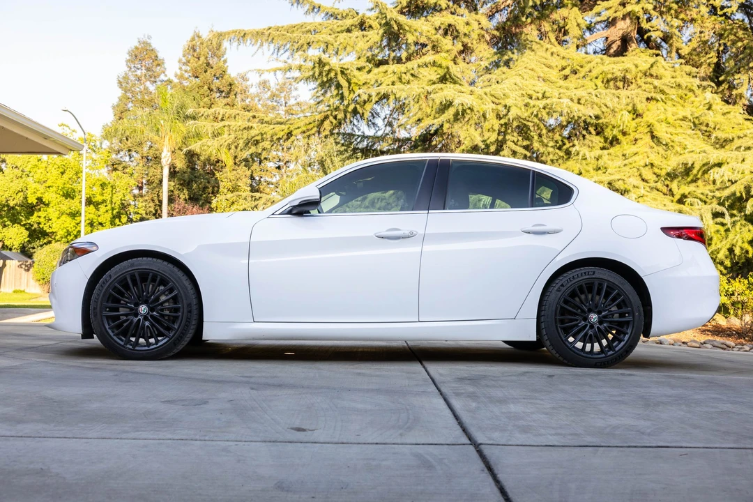 2018 Alfa Romeo Giulia - Image 13 of 31