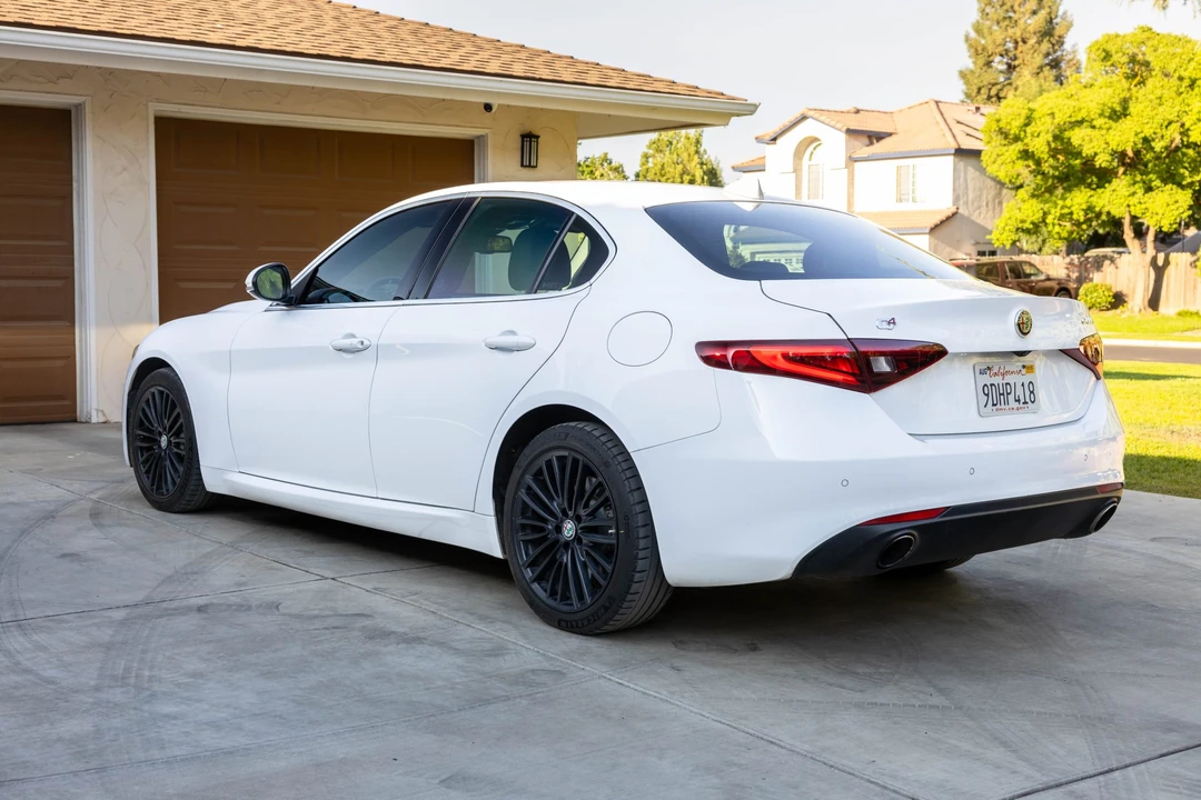 2018 Alfa Romeo Giulia - Image 14 of 31