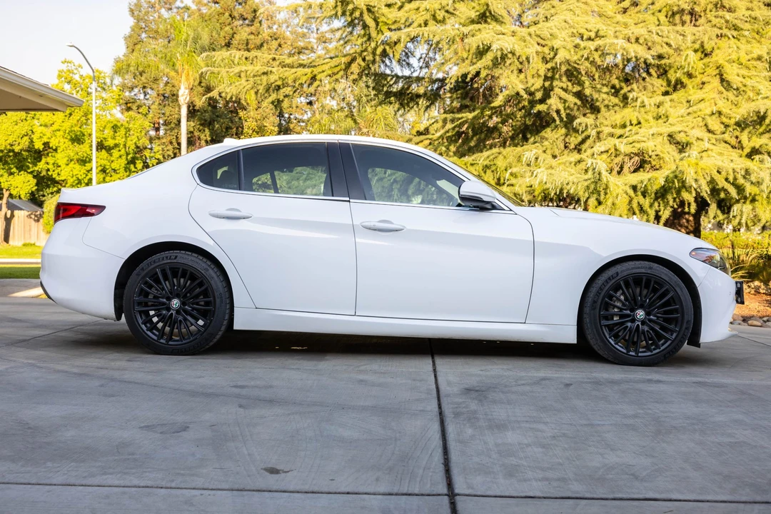 2018 Alfa Romeo Giulia - Image 18 of 31
